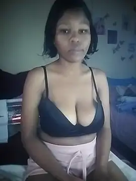 Seductive Yellow Titties online show from 17, 9, 2025
