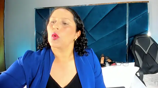 KikaDuque online show from 23, 10, 2025