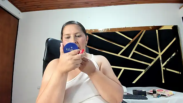 KikaDuque online show from 5, 4, 2026