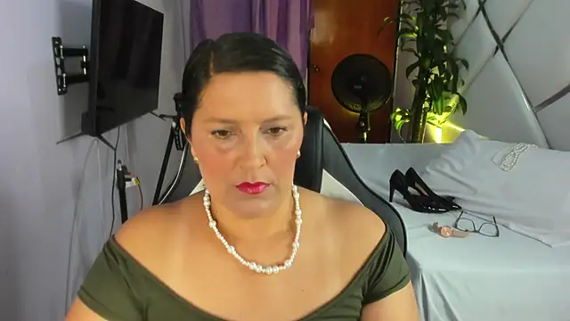 KikaDuque online show from 24, 11, 2025