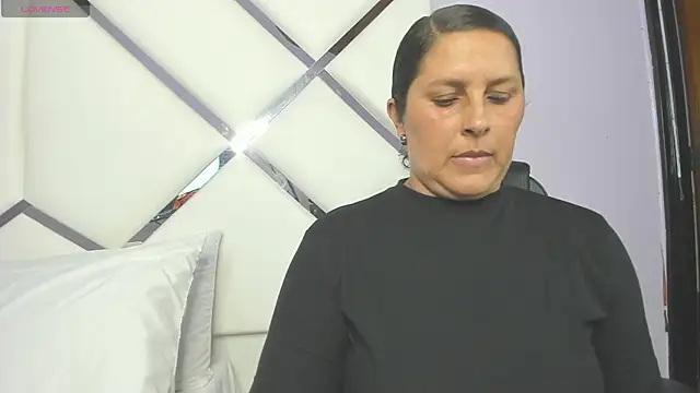 Snapshot of KikaDuque chatting on 6, 5, 2026 KikaDuque online show from 6, 5, 2026