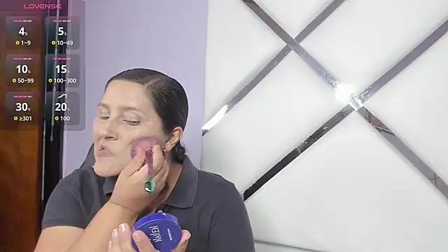 Snapshot of KikaDuque chatting on 8, 6, 2026 KikaDuque online show from 8, 6, 2026