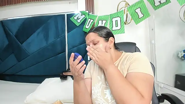 Snapshot of KikaDuque chatting on 5, 7, 2026 KikaDuque online show from 5, 7, 2026
