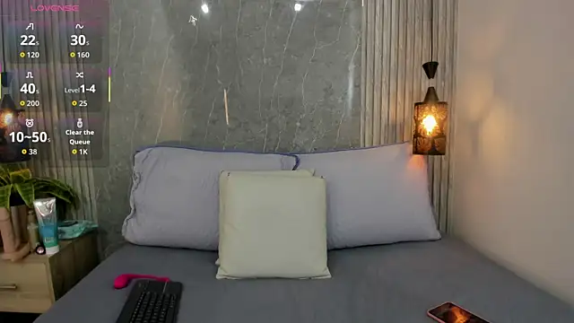 Snapshot of Lucia_Guzman1 chatting on 11, 10, 2025 Lucia Guzman1 online show from 11, 10, 2025