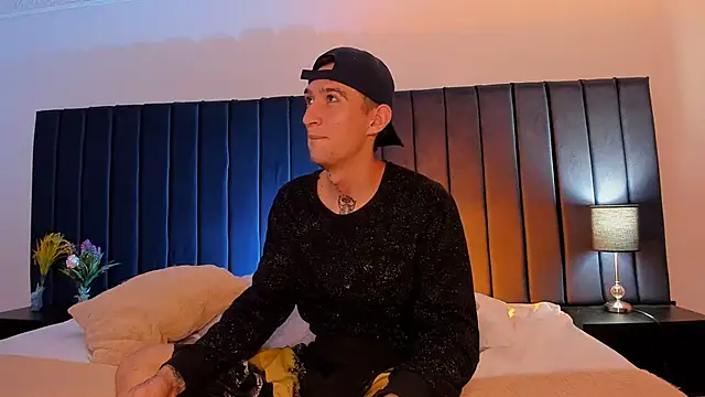dominik thompson777 online show from 4, 10, 2025