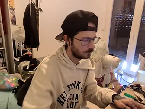 Snapshot of Dikklauss chatting on 4, 11, 2025 Dikklauss online show from 4, 11, 2025