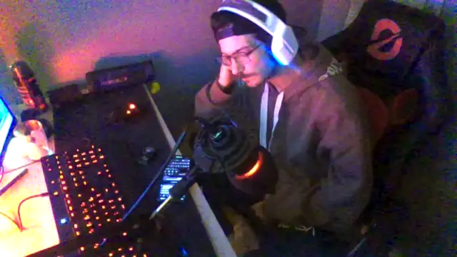 Snapshot of Dikklauss chatting on 25, 10, 2025 Dikklauss online show from 25, 10, 2025