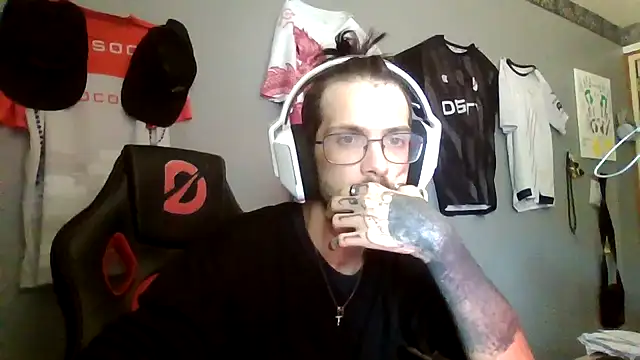 Snapshot of Dikklauss chatting on 23, 10, 2025 Dikklauss online show from 23, 10, 2025