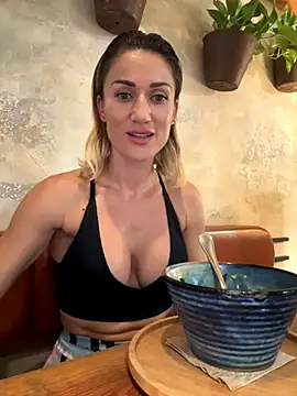 Snapshot of CamyBlossom chatting on 10, 10, 2025 CamyBlossom online show from 10, 10, 2025