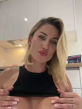 Snapshot of CamyBlossom chatting on 16, 9, 2025 CamyBlossom online show from 16, 9, 2025