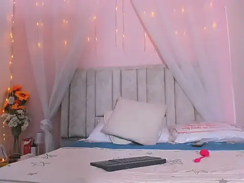 Rachellcooperrr online show from 8, 10, 2025