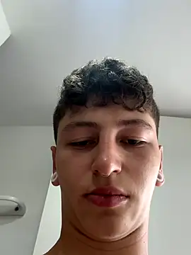 Snapshot of aronn_tay chatting on 29, 10, 2025 aronn tay online show from 29, 10, 2025