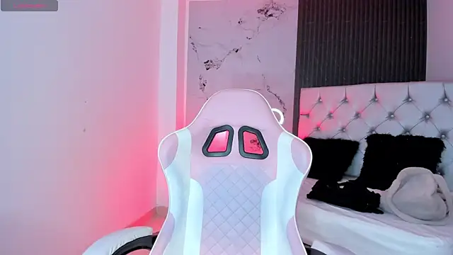 chloesagee online show from 5, 11, 2025