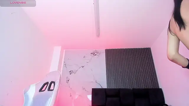 chloesagee online show from 11, 4, 2026