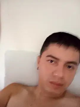 Snapshot of andresSalasSS chatting on 15, 4, 2026 andresSalasSS online show from 15, 4, 2026