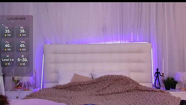 Snapshot of Miranda_Kerry chatting on 20, 9, 2025 Miranda Kerry online show from 20, 9, 2025