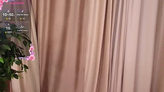 Snapshot of Miranda_Kerry chatting on 10, 11, 2025 Miranda Kerry online show from 10, 11, 2025