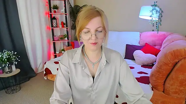 Snapshot of YourUniverser chatting on 29, 6, 2026 YourUniverser online show from 29, 6, 2026