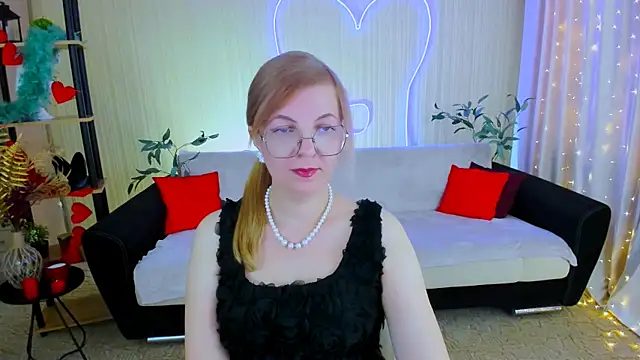 Snapshot of YourUniverser chatting on 7, 7, 2026 YourUniverser online show from 7, 7, 2026