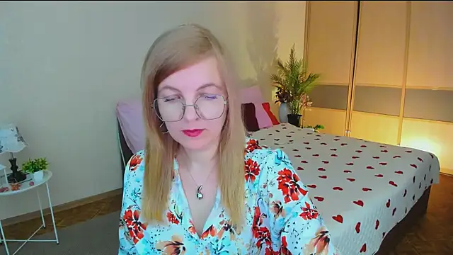 Snapshot of YourUniverser chatting on 16, 7, 2026 YourUniverser online show from 16, 7, 2026