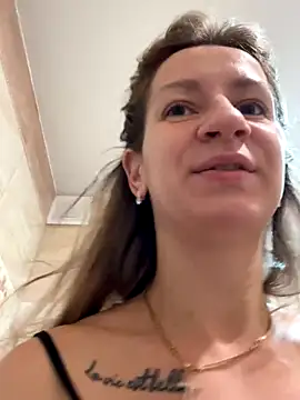 Snapshot of EvvaMur chatting on 22, 10, 2025 EvvaMur online show from 22, 10, 2025