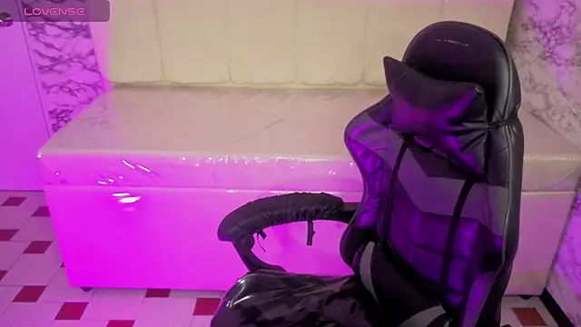 Luna Star v online show from 30, 11, 2025