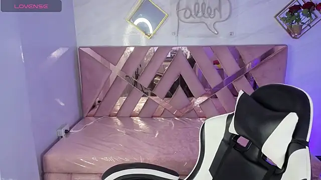 Luna Star v online show from 21, 11, 2025