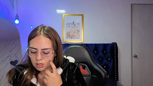 Luna Star v online show from 8, 11, 2025