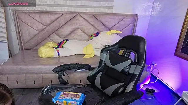 Luna Star v online show from 6, 11, 2025