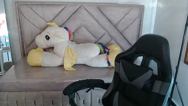 Luna Star v online show from 13, 11, 2025