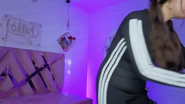 Luna Star v online show from 19, 11, 2025