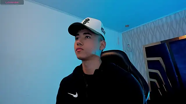 Snapshot of Draven_Marceaux chatting on 10, 11, 2025 Draven Marceaux online show from 10, 11, 2025