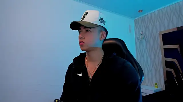 Snapshot of Draven_Marceaux chatting on 18, 11, 2025 Draven Marceaux online show from 18, 11, 2025