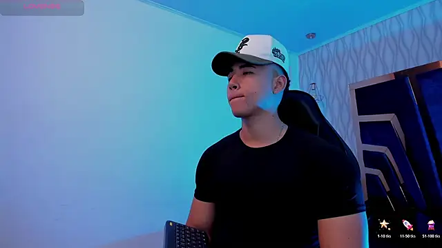 Snapshot of Draven_Marceaux chatting on 14, 11, 2025 Draven Marceaux online show from 14, 11, 2025