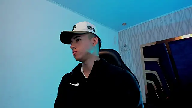 Snapshot of Draven_Marceaux chatting on 12, 11, 2025 Draven Marceaux online show from 12, 11, 2025