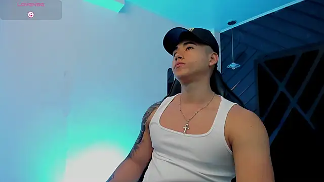 Snapshot of Draven_Marceaux chatting on 25, 11, 2025 Draven Marceaux online show from 25, 11, 2025