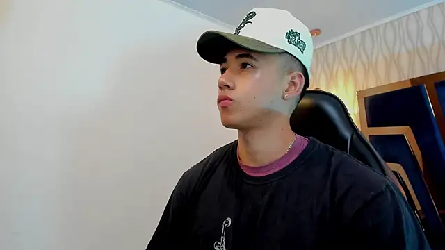 Snapshot of Draven_Marceaux chatting on 17, 10, 2025 Draven Marceaux online show from 17, 10, 2025