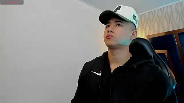 Snapshot of Draven_Marceaux chatting on 15, 10, 2025 Draven Marceaux online show from 15, 10, 2025