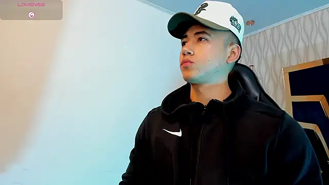 Snapshot of Draven_Marceaux chatting on 18, 10, 2025 Draven Marceaux online show from 18, 10, 2025