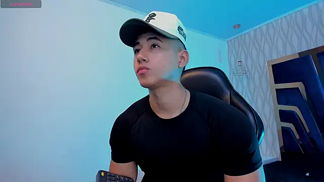 Snapshot of Draven_Marceaux chatting on 6, 11, 2025 Draven Marceaux online show from 6, 11, 2025