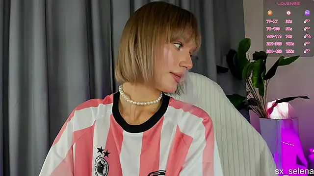 Ice Strawberry online show from 21, 6, 2026