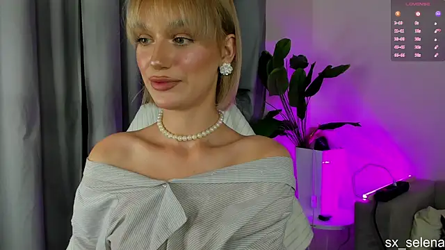 Ice Strawberry online show from 11, 7, 2026