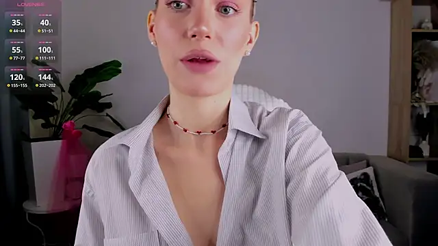 Ice Strawberry online show from 3, 4, 2026