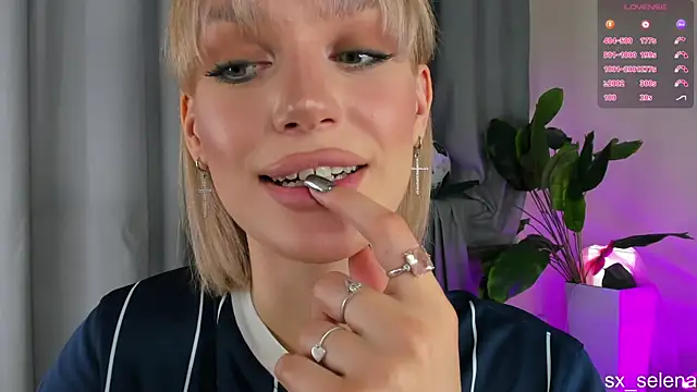 Ice Strawberry online show from 2, 7, 2026