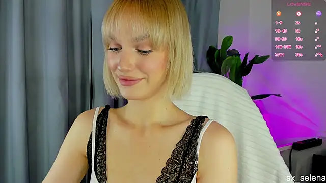 Ice Strawberry online show from 30, 6, 2026