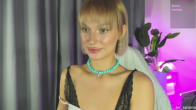 Ice Strawberry online show from 22, 7, 2026