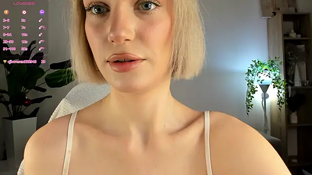 Ice Strawberry online show from 19, 1, 2026