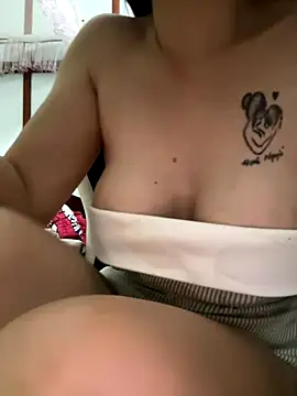 Hanh Luxii online show from 12, 9, 2025