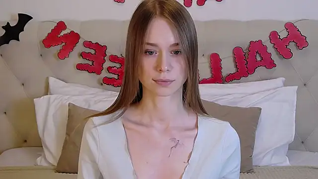 Snapshot of KarolinaConner chatting on 27, 10, 2025 KarolinaConner online show from 27, 10, 2025