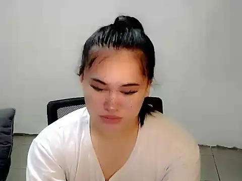 Snapshot of Annierose_ts chatting on 4, 11, 2025 Annierose ts online show from 4, 11, 2025